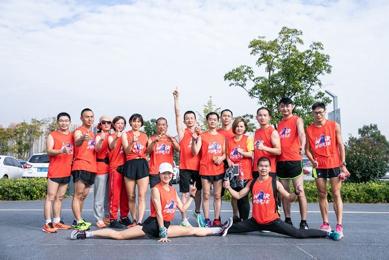 戰(zhàn)馬跑團對抗賽，為熱愛全力開跑！